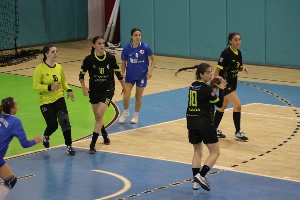 Kadınlar Hentbol S&uuml;per Ligi: Elazığ Sosyal Yardımlaşma: 24 - Anadolu &Uuml;niversitesi: 32