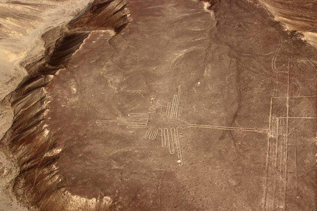 perudaki-arkeologlar-bir-yamaca-cizilmis-2-bin-yillik-kedi-figuru-kesfetti_9635_dhaphoto2