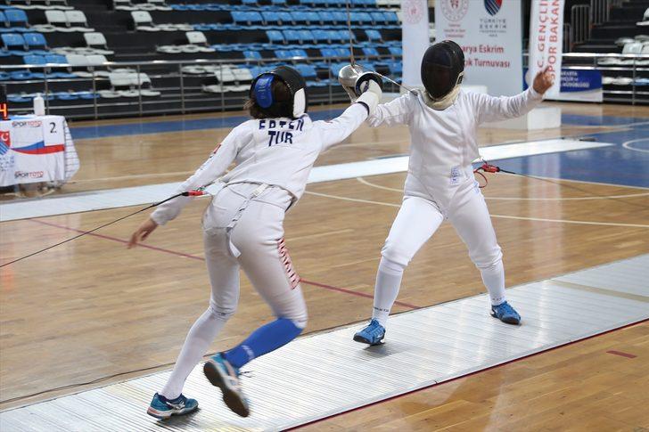 Sakarya'daki 12 ve 14 yaş altı epe açık turnuvası sona erdi G5