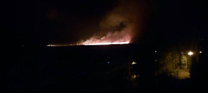 Yüksekova’da birçok kuş türünün yaşadığı Nehil Sazlığı alev alev yanıyor G2