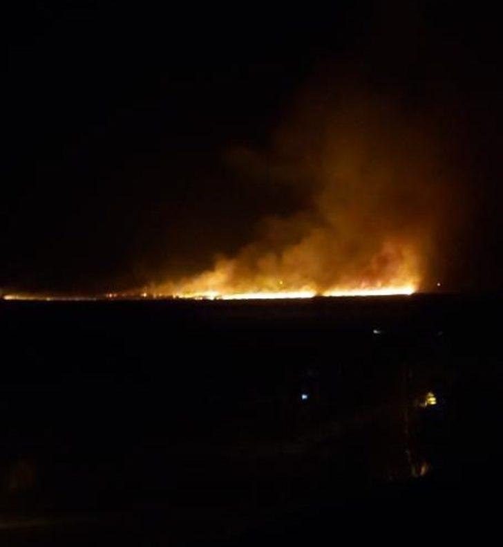 Yüksekova’da birçok kuş türünün yaşadığı Nehil Sazlığı alev alev yanıyor G4