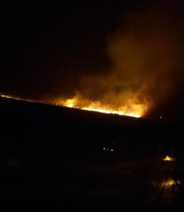 Yüksekova’da birçok kuş türünün yaşadığı Nehil Sazlığı alev alev yanıyor G5