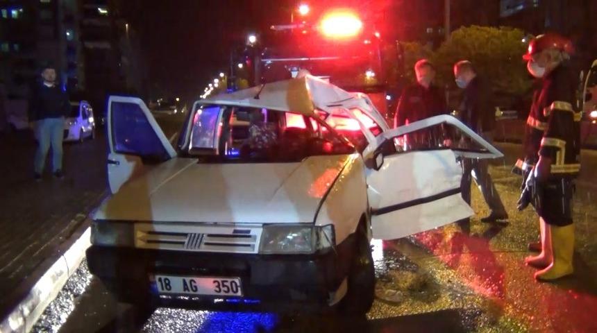 Kırıkkale'de ekipler araçta sıkışan sürücüyü kurtarmak için zamanla yarıştı