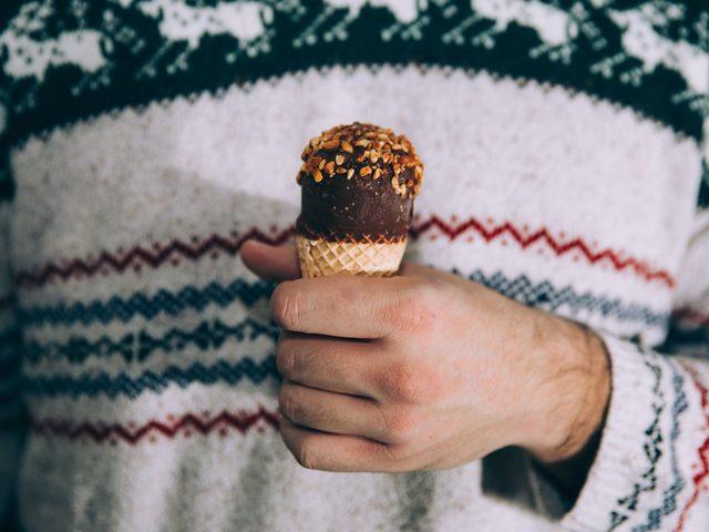 R&uuml;yada dondurma yemek