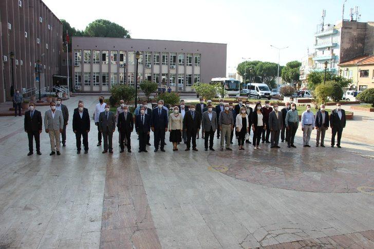 Efeler’de muhtarlar günü düzenlenen tören ile kutlandı G3