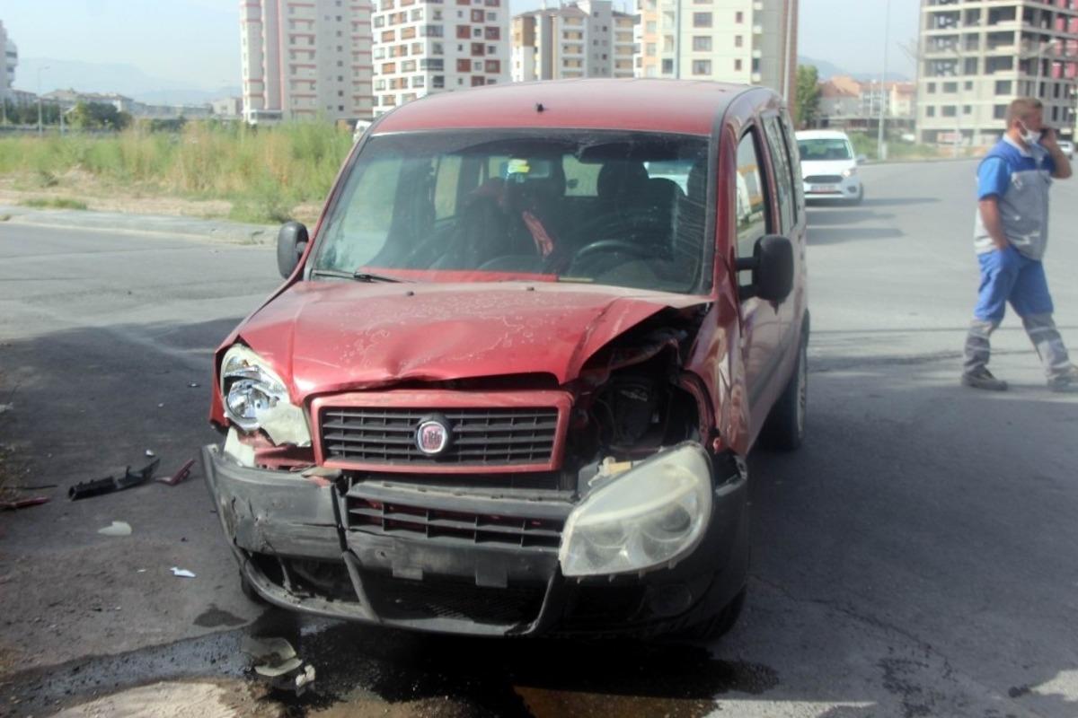 Otomobiller &ccedil;arpıştı: 1 yaralı