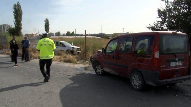 Otomobiller çarpıştı: 1 yaralı G4