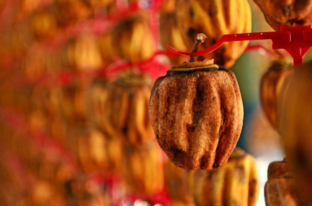 Trabzon hurması sofraları s&uuml;slemeye başladı