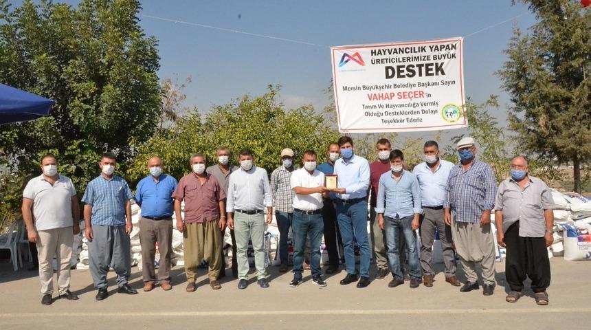 Mersin&rsquo;de s&uuml;t &uuml;reticilerine kaba yem tohumu desteği