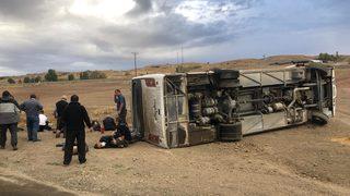 Son dakika Yozgat'ta belediye otobüsü devrildi! Çok sayıda yaralı var