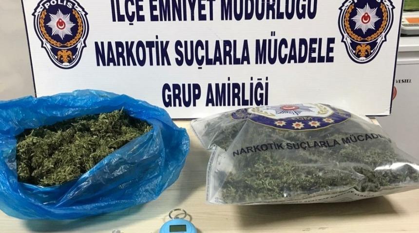 Evinde satışa hazır uyuşturucuyla yakalandı