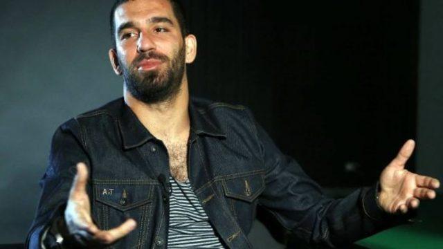 Arda Turan sinema kapattı