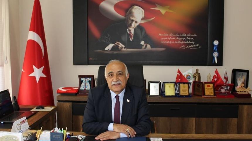 &Ccedil;ıldır Belediye Başkanı Azizoğlu, Muhtarlar G&uuml;n&uuml;n&uuml; kutladı