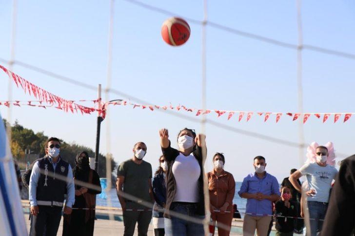 (Özel) Van Gölü sahilinde penaltı ve basketbol yarışması G4