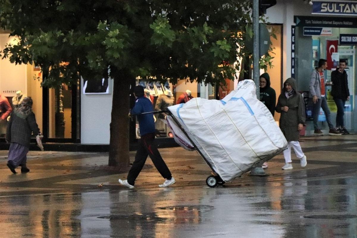 Denizli&rsquo;de sağanak ve dolu yağışı etkili oldu