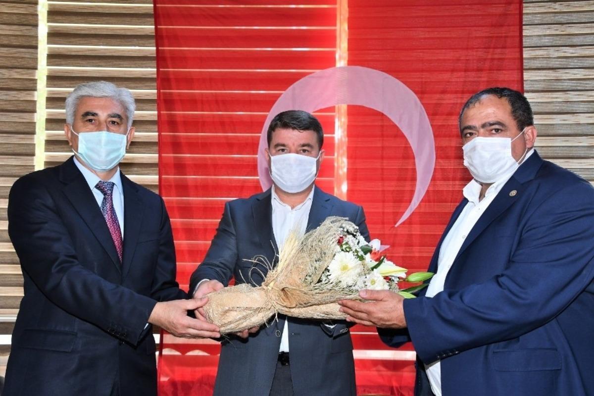 Başkan Din&ccedil;er muhtarlarla bir araya geldi