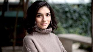 Hazar Ergüçlü'den hayranlarına kötü haber