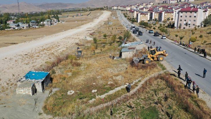 İpekyolu’nda kaçak yapılar yıktırılıyor G1