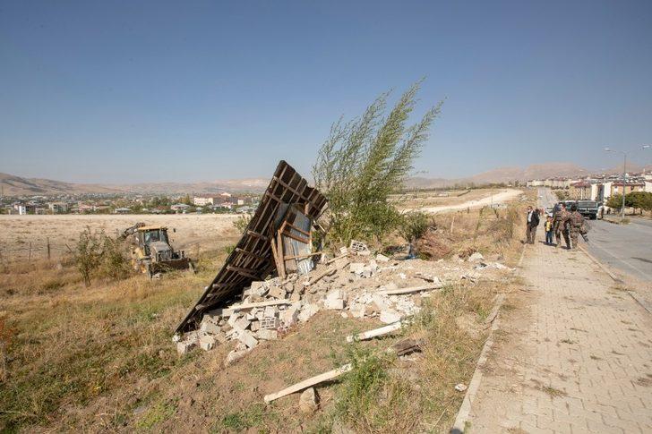 İpekyolu’nda kaçak yapılar yıktırılıyor G4