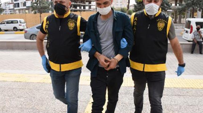 Aksaray'da korkunç olay! Polise kapıyı açıp, bıçaklamaya devam etti