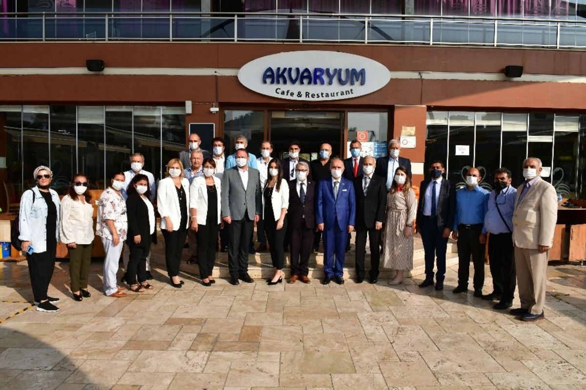 Başkan Utku G&uuml;mr&uuml;k&ccedil;&uuml; muhtarlarla buluştu