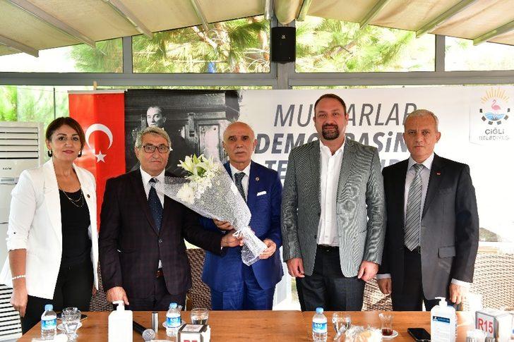 Başkan Utku Gümrükçü muhtarlarla buluştu G3