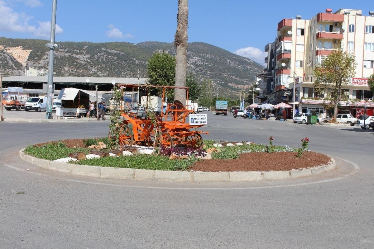 Trafikten men edilen faytonlar, Finike&rsquo;yi g&uuml;zelleştirdi