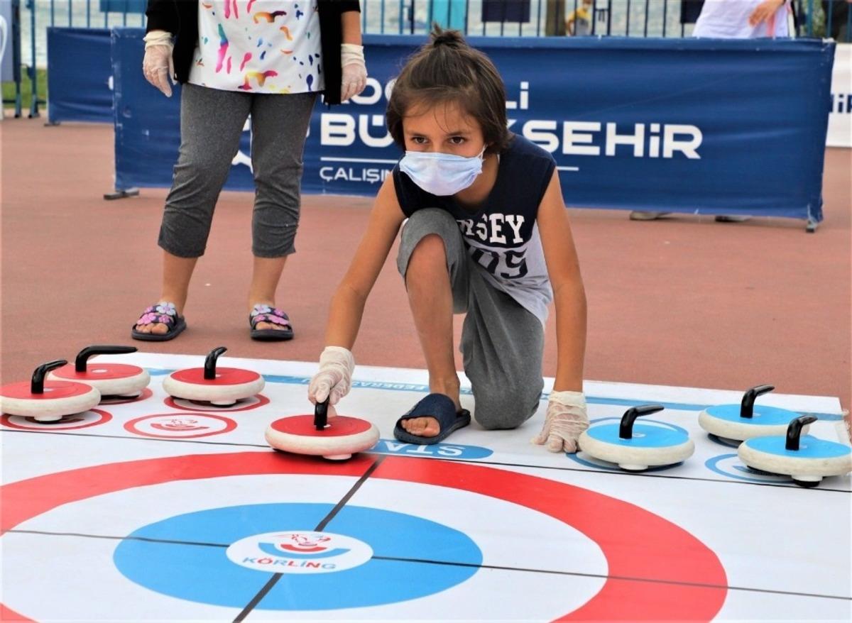 Başiskele Sahili&rsquo;nde Floor Curling keyfi