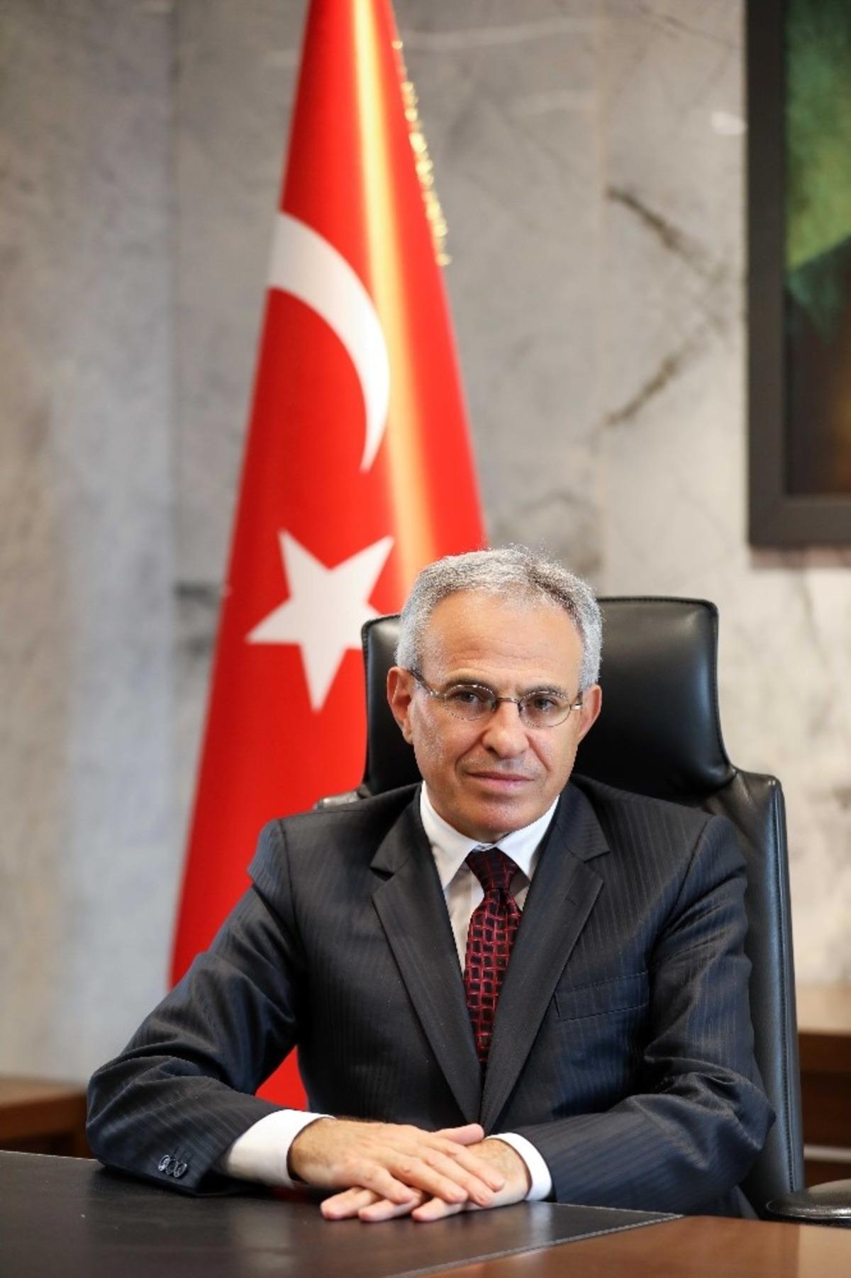 GA&Uuml;N rekt&ouml;rl&uuml;ğ&uuml;n&uuml;n &ccedil;i&ccedil;ek hassasiyeti