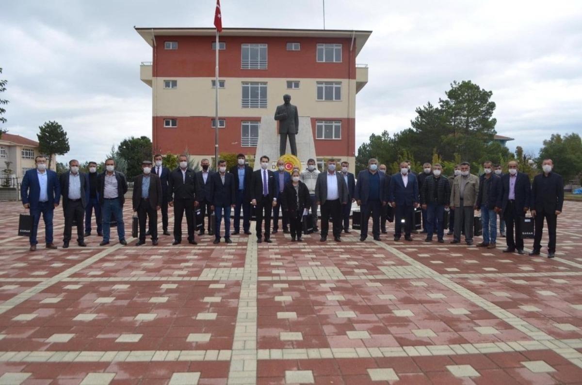 Beylikova&rsquo;da Muhtarlar G&uuml;n&uuml; m&uuml;nasebetiyle t&ouml;ren d&uuml;zenlendi