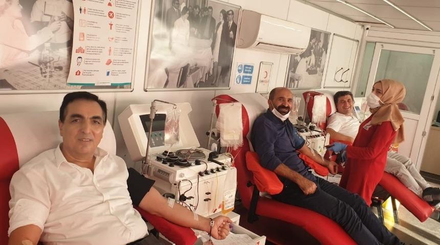 Koronavir&uuml;s&rsquo;&uuml; yenen Avcılar Belediyesi &ccedil;alışanlarından anlamlı bağış