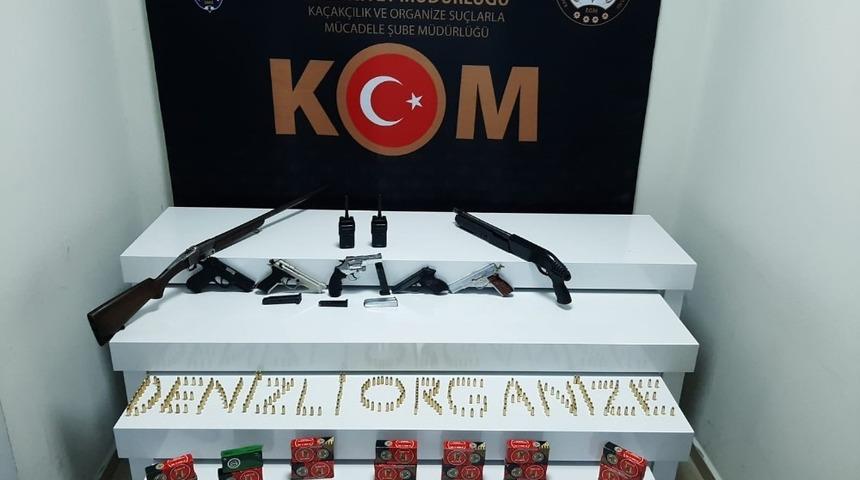 Silah kaçakçılarına KOM operasyon düzenledi