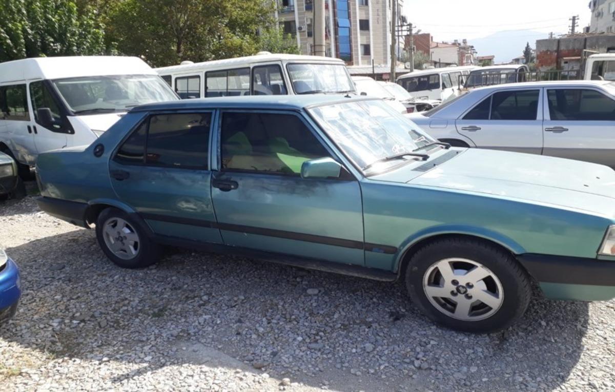 Denizli&rsquo;de polisleri dinleyen şahısların &uuml;st&uuml;nden 2 adet telsiz yakalandı