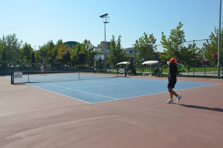 Bölge Tenis turnuvası çekişmeli geçti G1