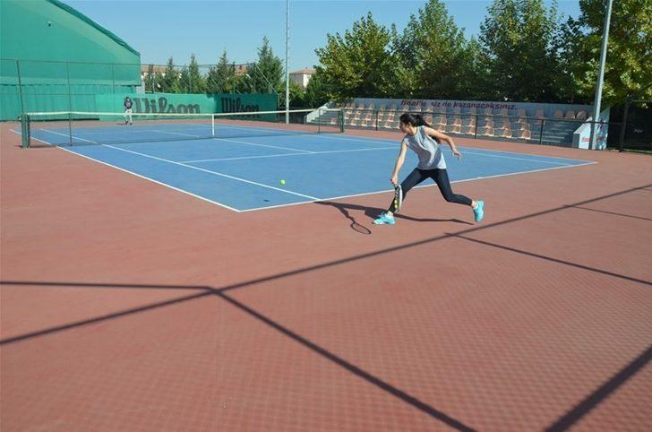 Bölge Tenis turnuvası çekişmeli geçti G3
