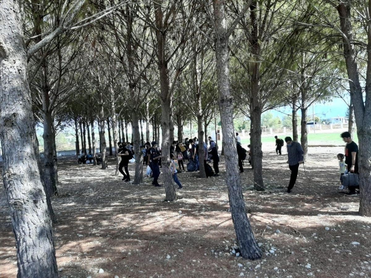Seydikemer&rsquo;de 75 d&uuml;zensiz g&ouml;&ccedil;men yakalandı