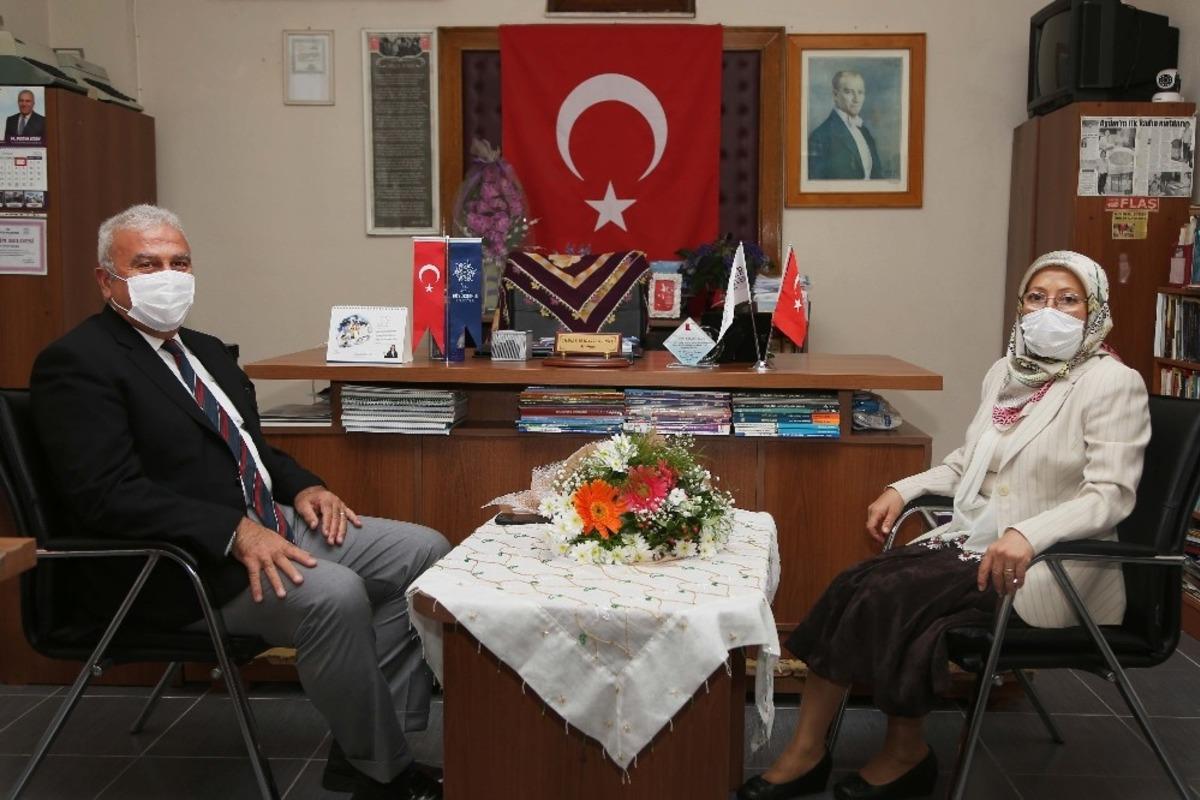 Başkan Atay&rsquo;dan Muhtarlar G&uuml;n&uuml;&rsquo;nde anlamlı ziyaret