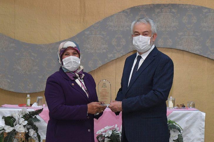 Isparta Belediye Başkanı Başdeğirmen’den muhtarlara plaket G2