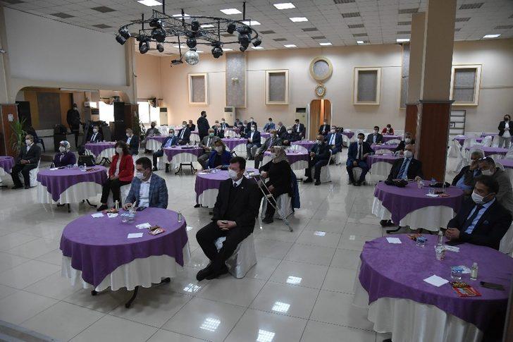 Isparta Belediye Başkanı Başdeğirmen’den muhtarlara plaket G5