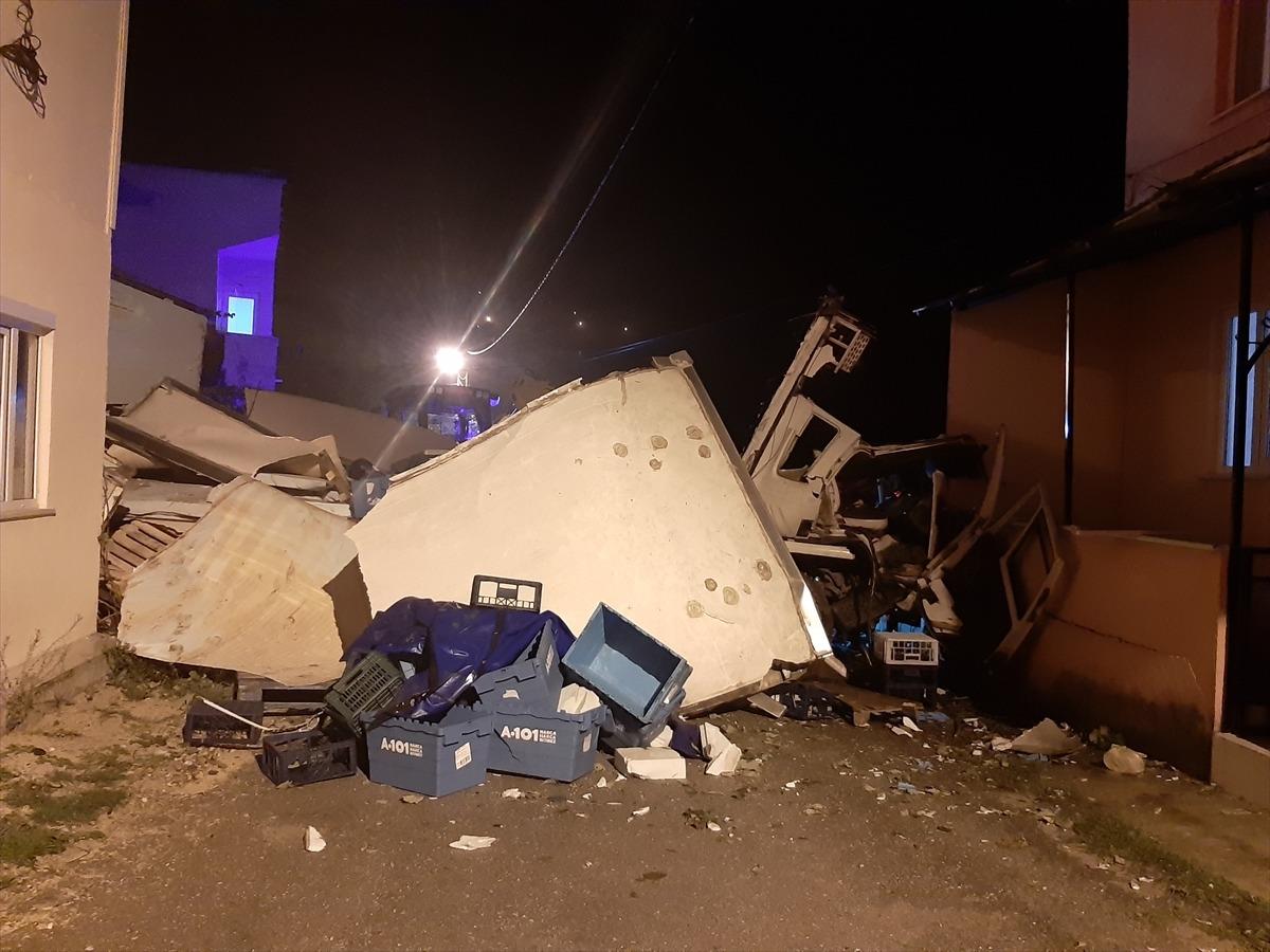 Kastamonu'da evin duvarına &ccedil;arpan kamyonun şof&ouml;r&uuml; &ouml;ld&uuml;