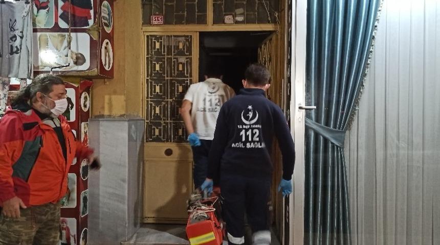 Düzce'de karantinadaki oğlu ve gelininin ziyaretine gidemediği adam evinde ölü bulundu