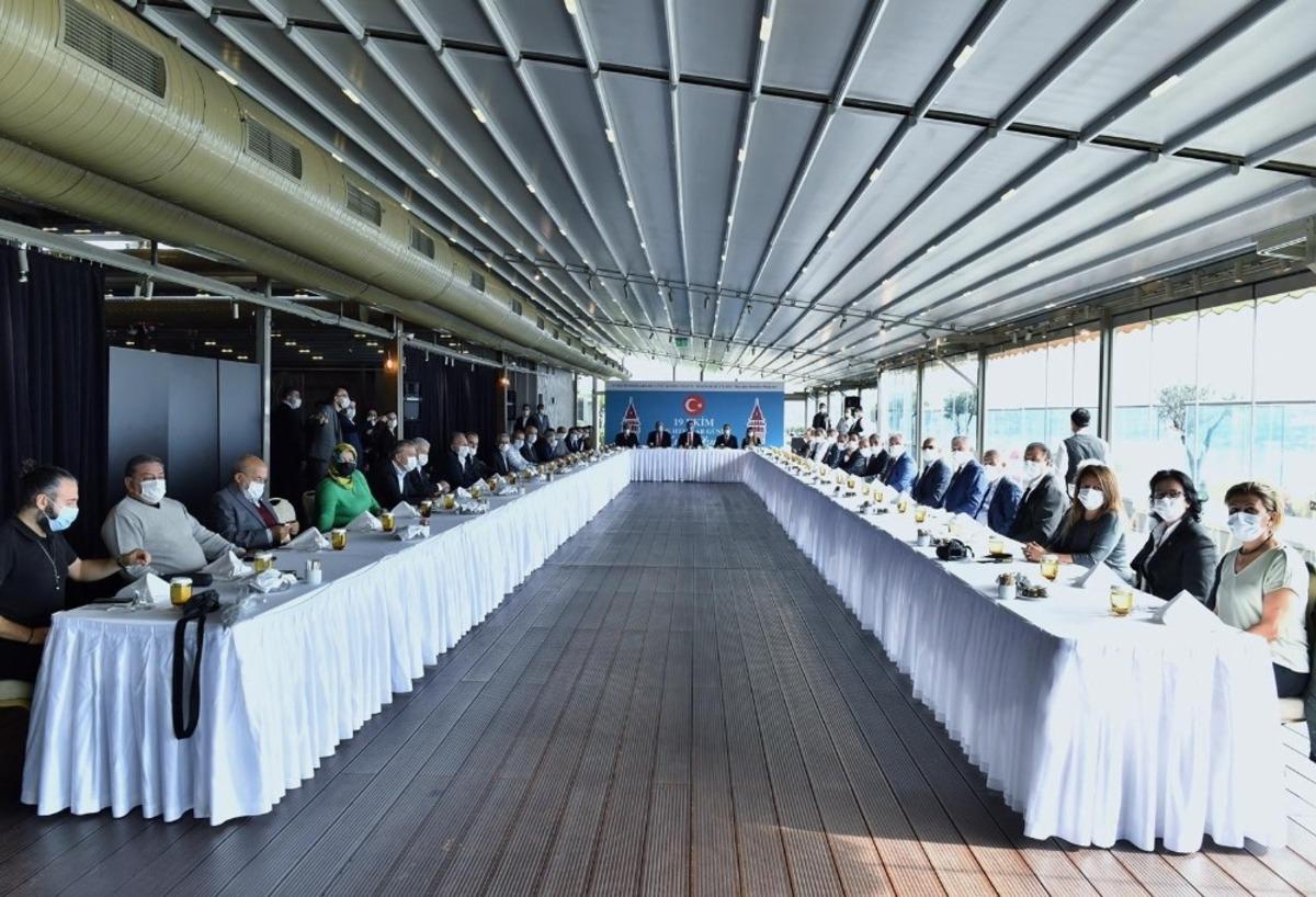 Başkan Yıldız muhtarların g&uuml;n&uuml;n&uuml; Kutladı