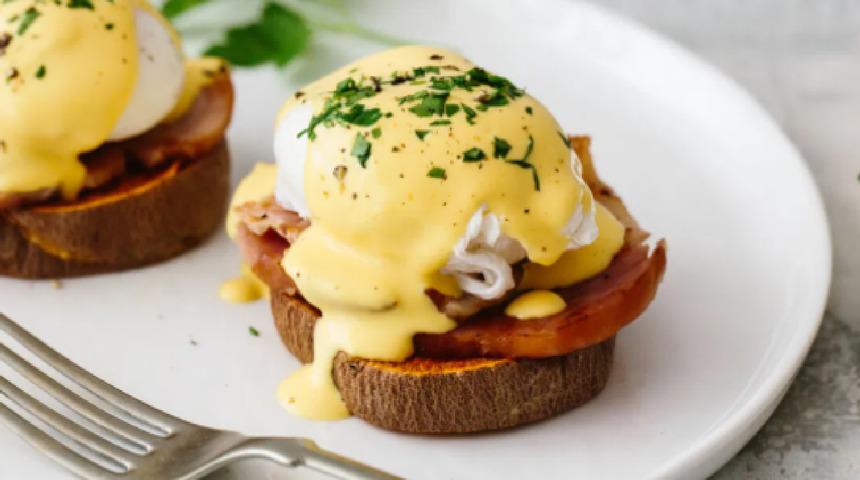 Eggs benedict nedir? Nasıl yapılır? MasterChef eggs benedict tarifi ve malzemeleri