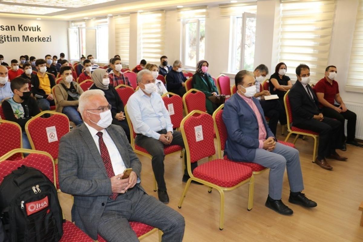 Esnaftan &ouml;ğrencilere hijyen seti