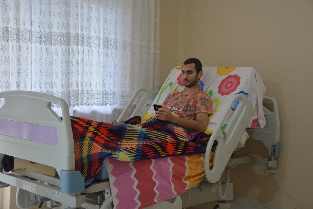 İki &ccedil;ocuk babası fel&ccedil;li gen&ccedil; yardım bekliyor