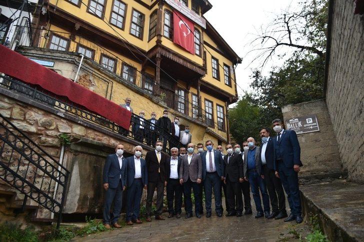 Belediye Başkanı Vidinlioğlu’ndan muhtarlara kutlama G3