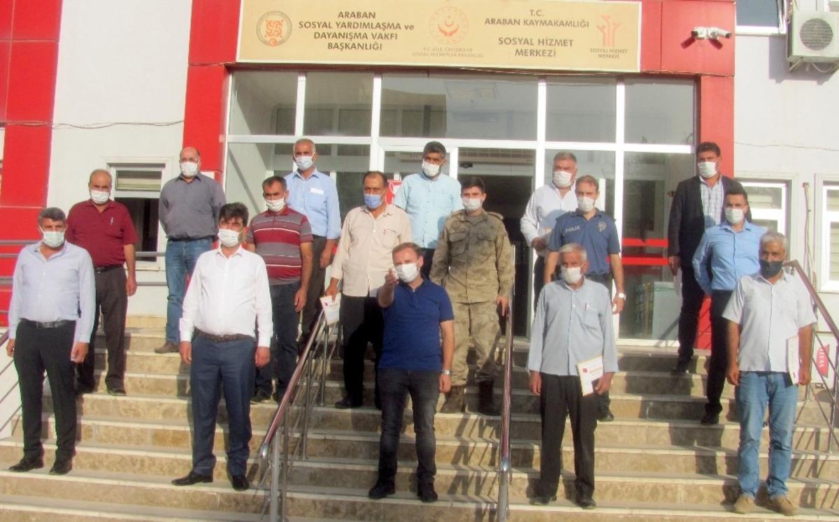 Arabanlı muhtarlara teşekk&uuml;r belgesi