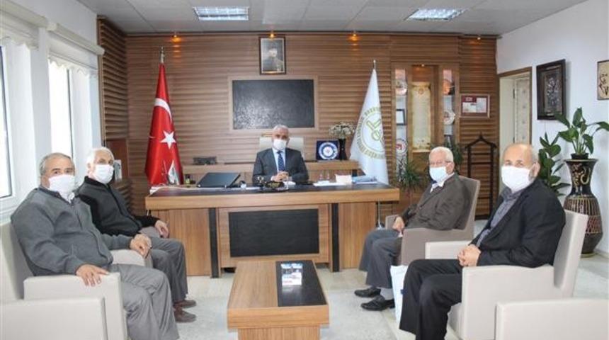 Yunus Emre Camii Yaptırma ve Yaşatma Derneği &Uuml;yelerinden M&uuml;ft&uuml; Ali Erhun&rsquo;a ziyaret