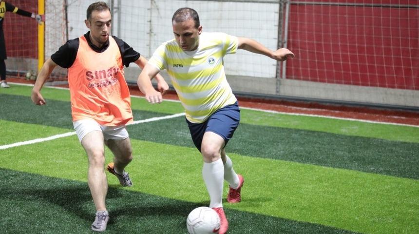 Başkan Kibar, halı sahada yıldızlaştı