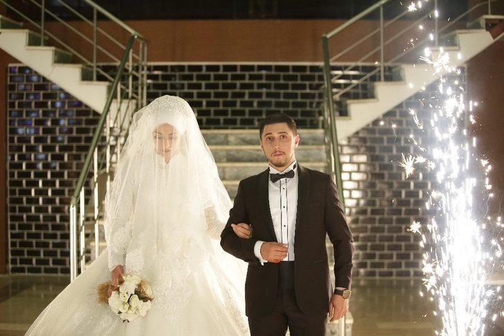 1 saatlik aşiret düğününün 40 dakikası takı töreniyle geçti G2